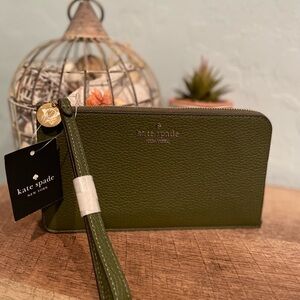 **SOLD ****Kate Spade Olive Green Wristlet